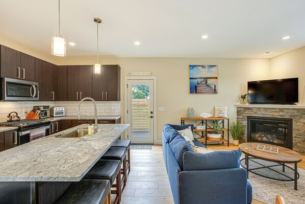 Apartment (2 Bedrooms) | Interior - Traverse City Townhome: Walk to Boardman Lake! (Traverse City)