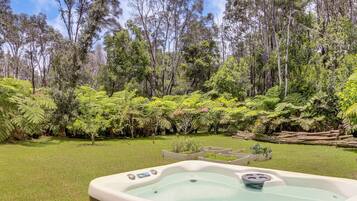 House (1 Bedroom) | Outdoor spa tub