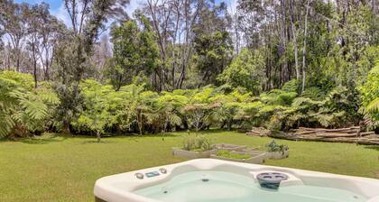 Rainforest Retreat w/ Hot Tub: Mins to Nat'l Park!
