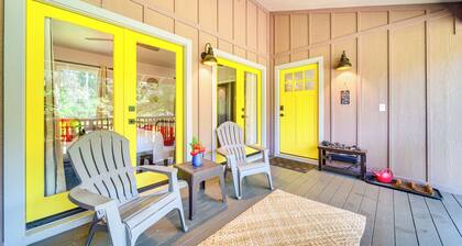Rainforest Retreat w/ Hot Tub: Mins to Nat'l Park!