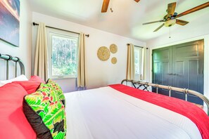 House (1 Bedroom) | Interior - Rainforest Stay w/ Hot Tub < 3 Mi to Nat'l Park! (Volcano)