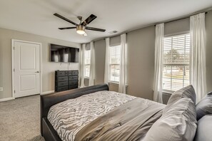 Interior - 10 Mi to Norfolk: Chesapeake Haven w/ Yard! (Chesapeake)