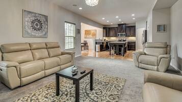 House (4 Bedrooms) | Interior