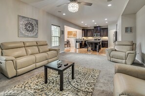 Interior - 10 Mi to Norfolk: Chesapeake Haven w/ Yard! (Chesapeake)