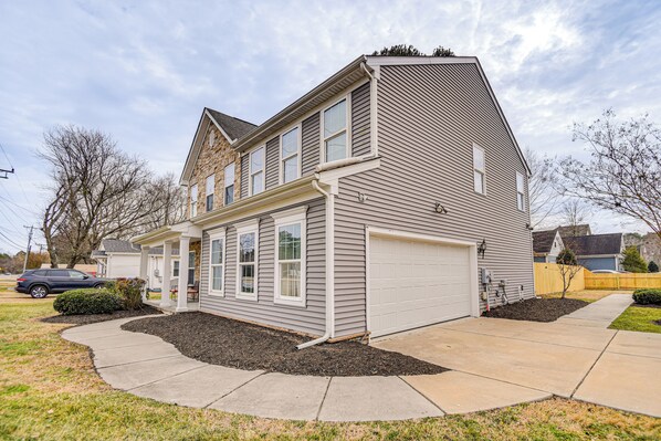 House (4 Bedrooms) | Interior - 10 Mi to Norfolk: Chesapeake Haven w/ Yard! (Chesapeake)