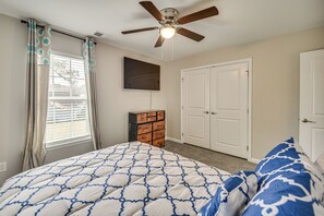 House (4 Bedrooms) | Interior - 10 Mi to Norfolk: Chesapeake Haven w/ Yard! (Chesapeake)