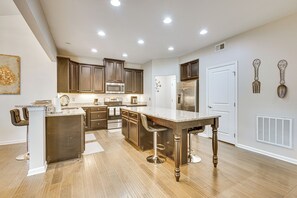 Interior - 10 Mi to Norfolk: Chesapeake Haven w/ Yard! (Chesapeake)