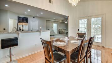 House (4 Bedrooms) | Interior