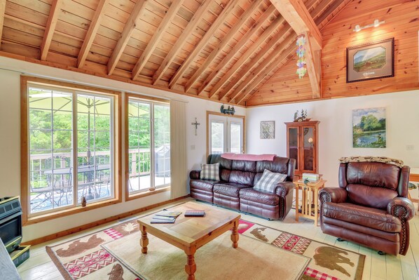 House (2 Bedrooms) | Interior - Tennessee Cabin Getaway Near Dale Hollow Lake! (Byrdstown)