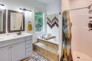 House (4 Bedrooms) | Interior - Black Mountain Hideaway w/ Hot Tub & Pool Table! (Black Mountain)