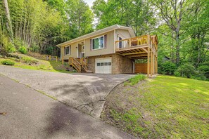 House (2 Bedrooms) | Interior - Renovated Franklin Home w/ Mountain-view Deck! (Franklin)