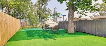 Cozy Keansburg Cottage: Walk to Beach & Boardwalk!