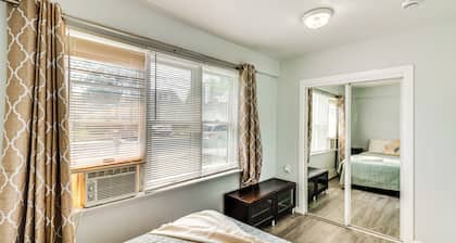 Cozy Keansburg Cottage: Walk to Beach & Boardwalk!