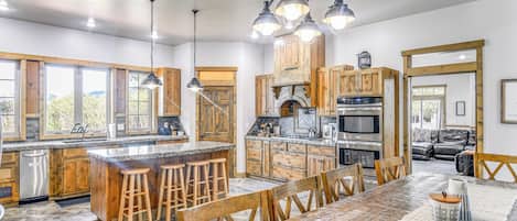 House (5 Bedrooms) | Interior