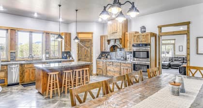 Spacious Afton Home: Patio, Grill & Mountain Views