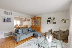 House (5 Bedrooms) | Interior