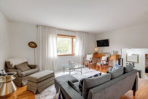 House (5 Bedrooms) | Interior