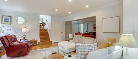 House (5 Bedrooms) | Interior