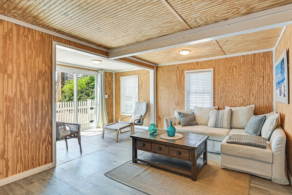 Apartment (3 Bedrooms) | Interior - Inviting Beachfront Apartment in Hawk's Nest Beach (Old Lyme)