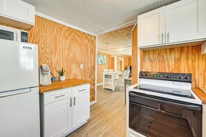 Apartment (3 Bedrooms) | Interior - Inviting Beachfront Apartment in Hawk's Nest Beach (Old Lyme)
