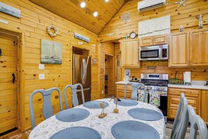 Interior - Maryland Retreat: Walk to Bay, Beach & Boat Ramp! (Deal Island)