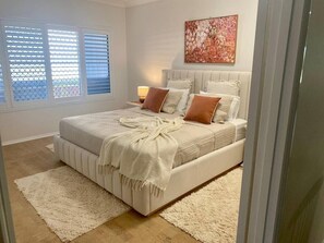 4 bedrooms, desk, free WiFi, bed sheets