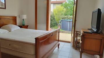 2 chambres, fer et planche à repasser