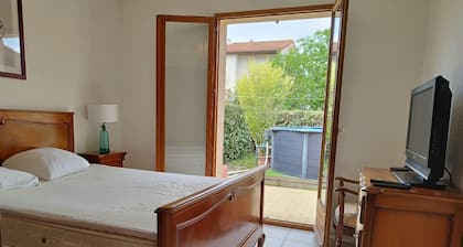 St Cyprien air-conditioned house with private pool
