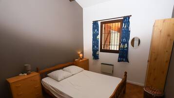 2 slaapkamers, een strijkplank/strijkijzer