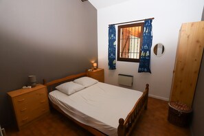 2 chambres, fer et planche à repasser