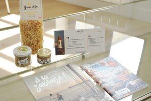 Een douche, een haardroger, handdoeken