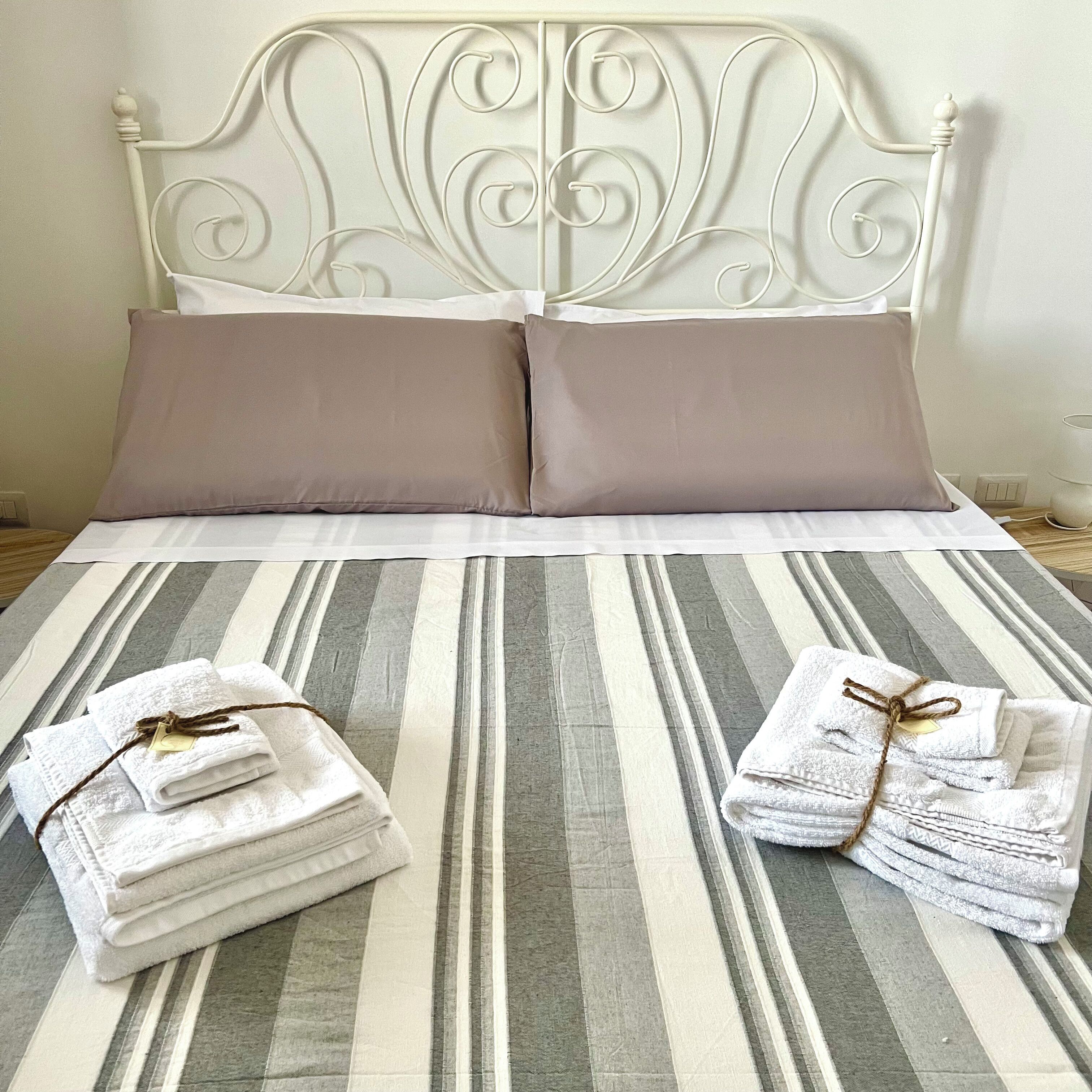 2 bedrooms, iron/ironing board, travel cot, free WiFi