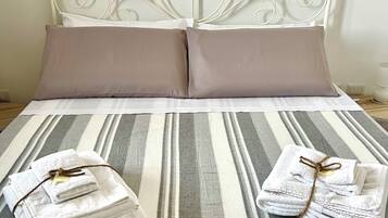 2 bedrooms, iron/ironing board, travel cot, free WiFi