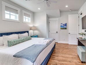 2 bedrooms, iron/ironing board, Internet, bed sheets