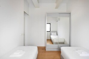 2 chambres, fer et planche à repasser, Wi-Fi, draps fournis