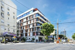 Exterior - Black Style 1BR in Ben Yehuda by HolyGuest (Tel Aviv)