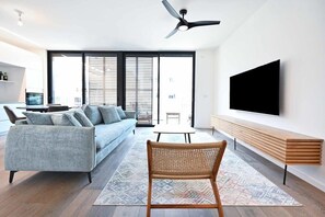 TV, impianto stereo, studio