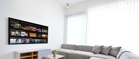 テレビ、ステレオ、書斎 / ワークスペース