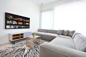 Tv, en stereo och kontor