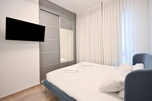 3 bedrooms, desk, iron/ironing board, WiFi - Modern Sea View 3BR on Frishman Beach by HolyGuest (Tel Aviv)