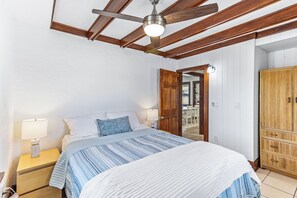 2 bedrooms, free WiFi - EV Charger, Close to Beach, Remodeled, King Beds, Dogs Welcome, KD0606 (Kill Devil Hills)