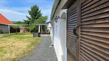 Family Townhome, Multiple Bedrooms (Country House Badacsony) | Property grounds