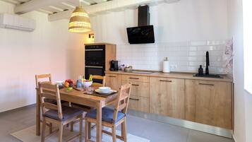 Townhouse Keluarga, beberapa kamar (Country House Badacsony) | Tempat makan