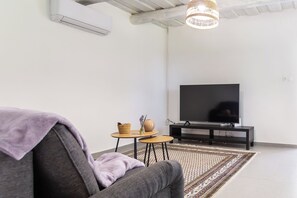 Family Townhome, Multiple Bedrooms (Country House Badacsony) | Living area
