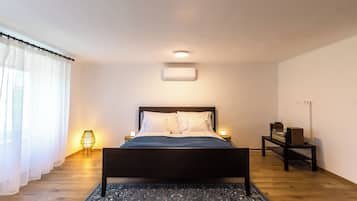Family Townhome, Multiple Bedrooms (Country House Badacsony) | 1 bedroom, iron/ironing board, free WiFi, bed sheets