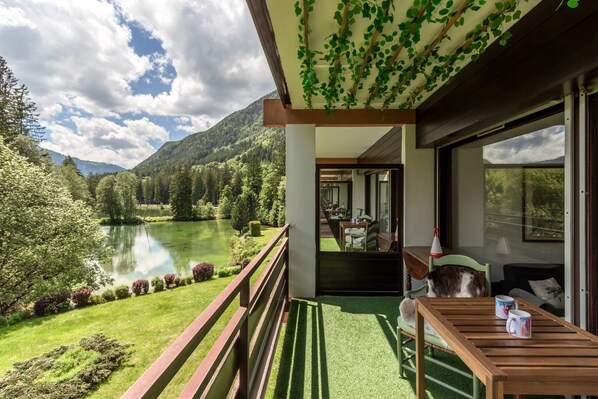Outdoor dining - Lac des Gaillands - Rénové - Balcon avec vues (Chamonix-Mont-Blanc)