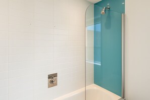 Superior Apartment, 1 Double Bed | Bathroom