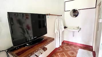 Standard Twin Room, Balcony, Sea View | 1 bedroom, free WiFi