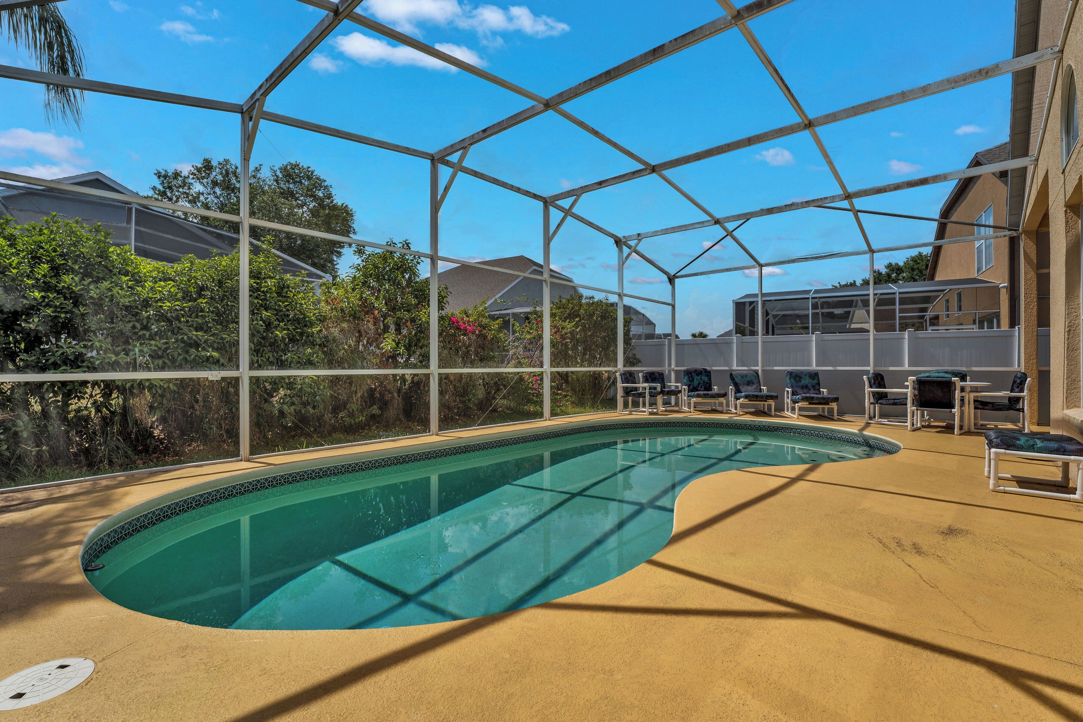 Enchanting Vacation Haven – Gorgeous 5 BDR w/ Private Pool, Close to Parks!