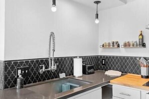 Fridge, oven, stovetop, dishwasher